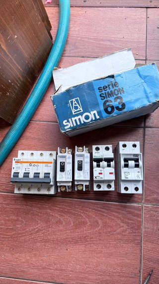 Interruptores automáticos Simon 63