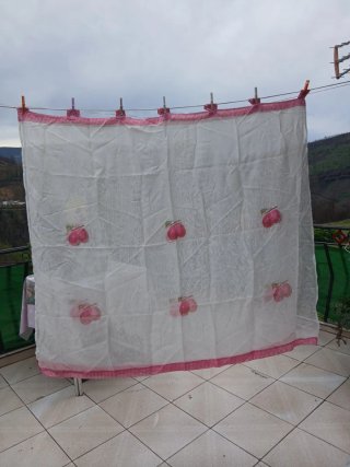 Cortina de cocina con estampado de cerezas