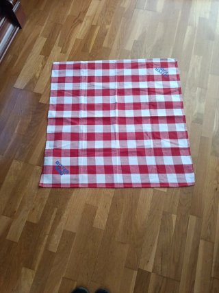 Mantel Cuadrado Rojo y Blanco bitter kas