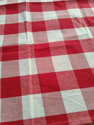 Mantel Cuadrado Rojo y Blanco bitter kas