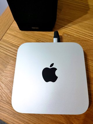 Mac Mini 2023 con Soporte Satechi
