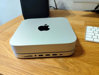 Mac Mini 2023 con Soporte Satechi