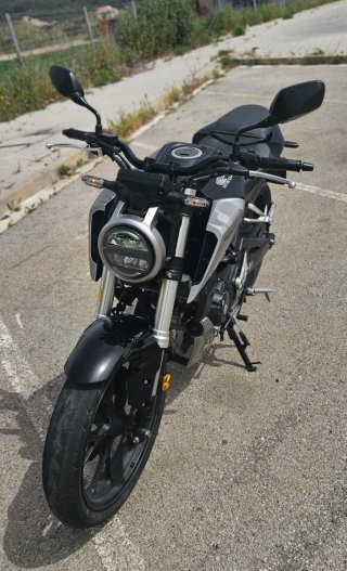Honda CB125R Negra 2020