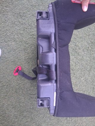 Alzador coche negro con ribete rojo