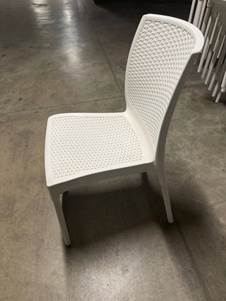 Sillas Ratán Plástico Blancas (25€) cada una en b