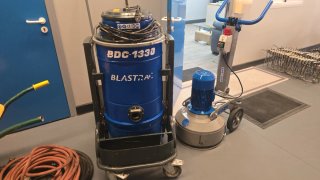 Aspiradora Blastrac BDC-1330 y Lijadora