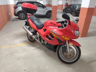Suzuki GSX 600 Roja