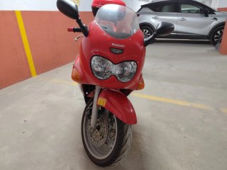 Suzuki GSX 600 Roja