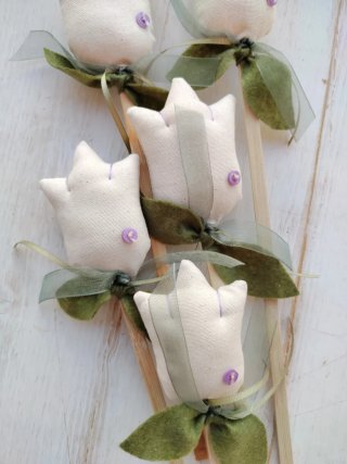 Tulipani di stoffa decorativi