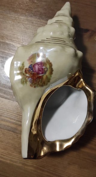 Jarrón de cerámica vintage con tapa y cenicero