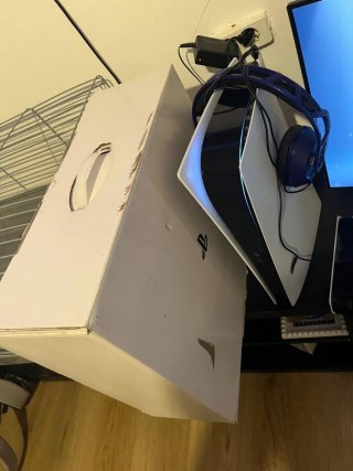 Consola PS5 con 2 mandos, más monitor y ventilador