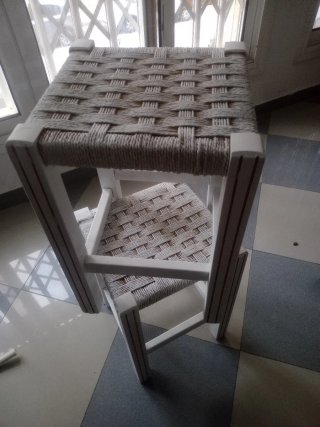 2 Taburetes de madera y Enea Blanco