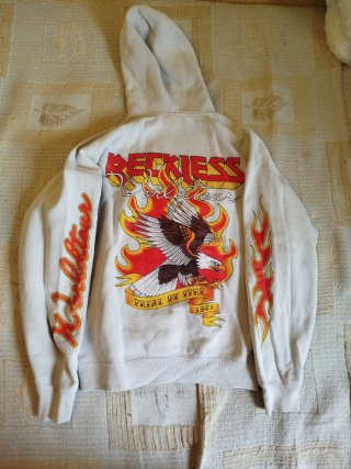 Sudadera blanca con estampado