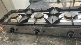 Cocina Industrial 3 fuegos + Horno y mesa vajillai
