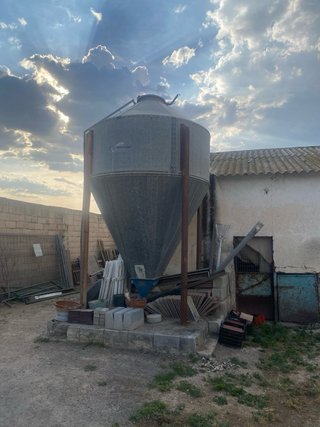 Silo de pienso metálico de 7000KG