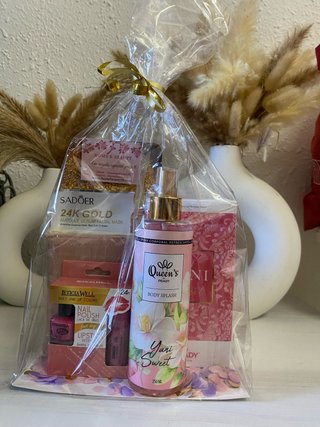 Pack Belleza Mujer: Perfume, Mascarilla y Maquilla