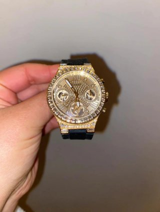 Reloj Guess Dorado con Cristales  Sin caja