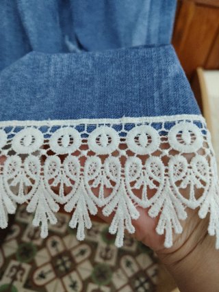 Vestido con hombros descubierto tipo floral