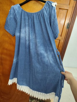 Vestido con hombros descubierto tipo floral