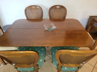 Mesa extensible para 8 personas y 4 sillas comedor