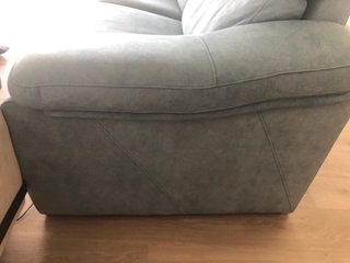 Sofá 3 plazas con 2 módulos motorizados.