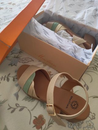 Sandalias Talla 38 Beige y Dorado Nuevas