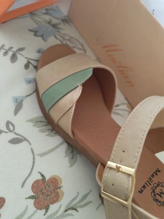 Sandalias Talla 38 Beige y Dorado Nuevas