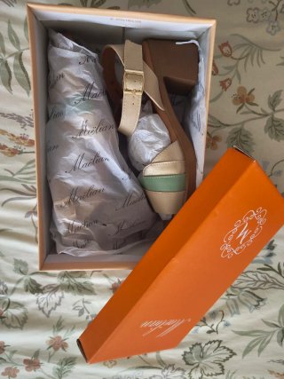 Sandalias Talla 38 Beige y Dorado Nuevas