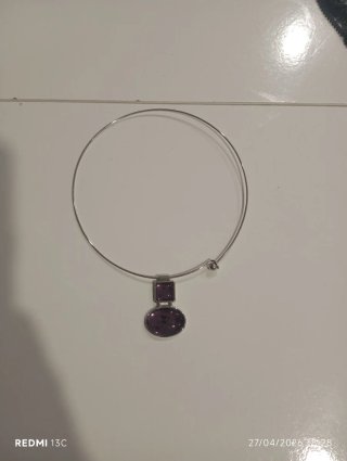 Gargantilla con piedra morada y plata