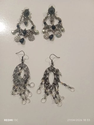 Pendientes largos plateados y negros