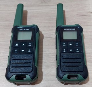 Pareja Walkie Talkie Baofeng Verde
