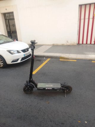 Patin electrico ZRRINO ,le falta cargador y la bat