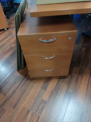 Cajonera de madera con cerradura