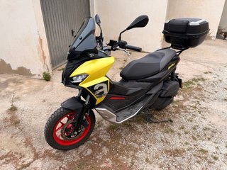 Aprilia SR GT 125 Sport Amarilla 2024