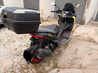 Aprilia SR GT 125 Sport Amarilla 2024
