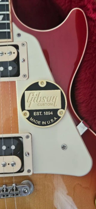 Gibson Custom Shop Placa Metálica Dorado/Negro.