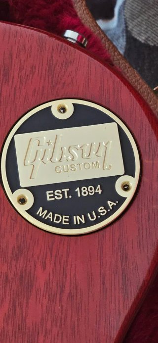 Gibson Custom Shop Placa Metálica Dorado/Negro.