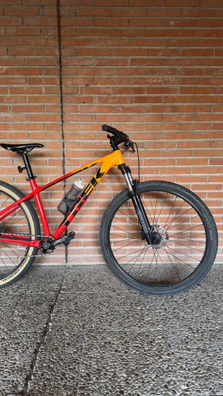 Trek Marlin 7- Color Pro Team