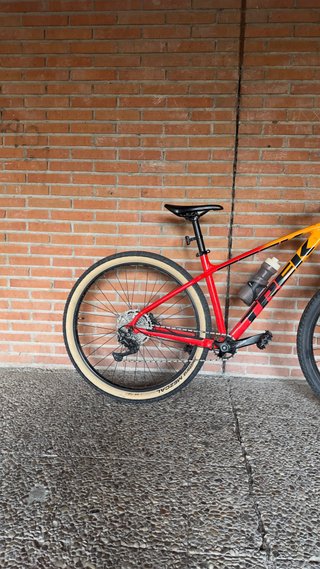 Trek Marlin 7- Color Pro Team