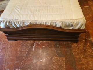 Dormitorio completo: armario, cama, mesitas