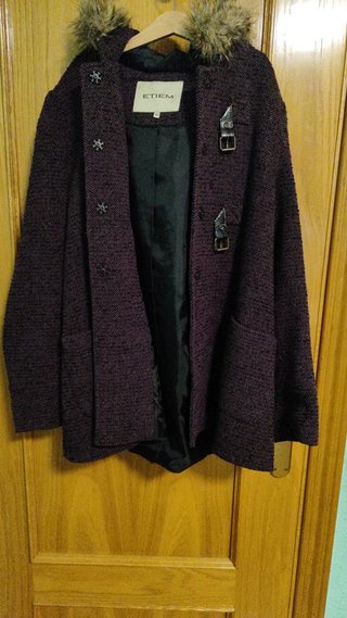 Abrigo Etiem con capucha y pelo sintético
