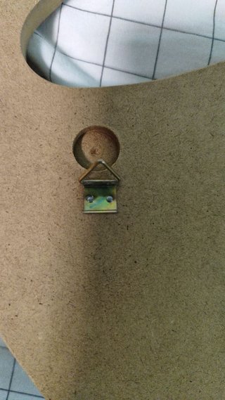 Perchero de pared de madera con forma de ballena