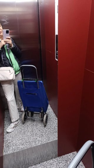 Busco trabajo de cuidadora.