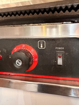 Plancha grill eléctrica profesional