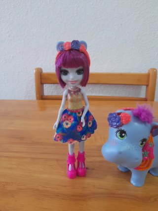 Muñeca Enchantimals y hipopótamo