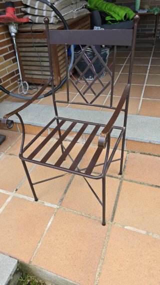 Mesa de jardín hierro forjado y mosaico