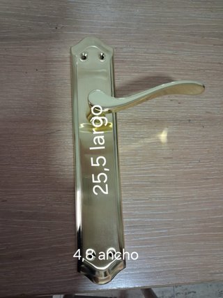 Manivela para puerta de entrada dorada