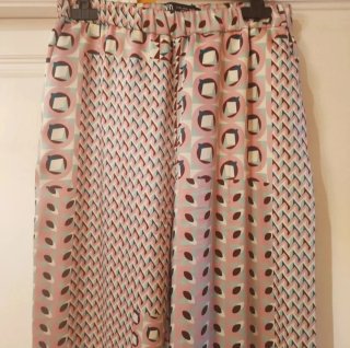 Pantalón largo estampado Zara