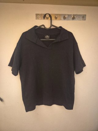 Jersey Pull&Bear negro cuello polo