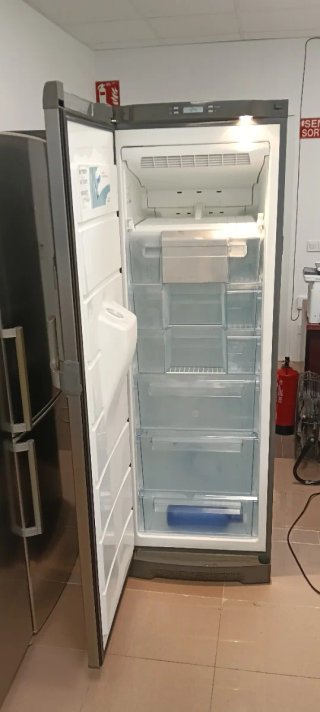 Congelador Vertical Electrolux